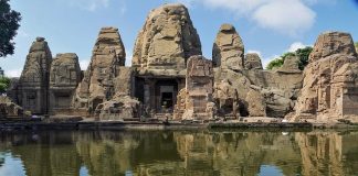 मसरूर रॉक कट टेंपल