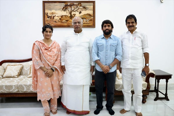 विनेश फोगट और बजरंग पुनिया