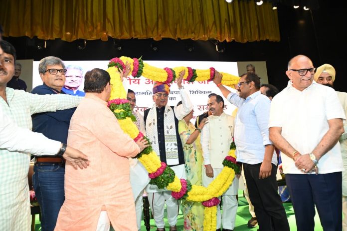 सिक्किम के महामहिम राज्यपाल ओम प्रकाश माथुर सिक्किम के महामहिम राज्यपाल ओम प्रकाश माथुर