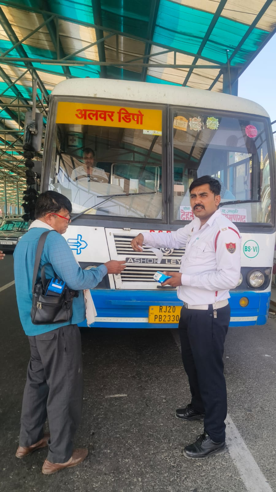 पुलिस ने काटे चालान