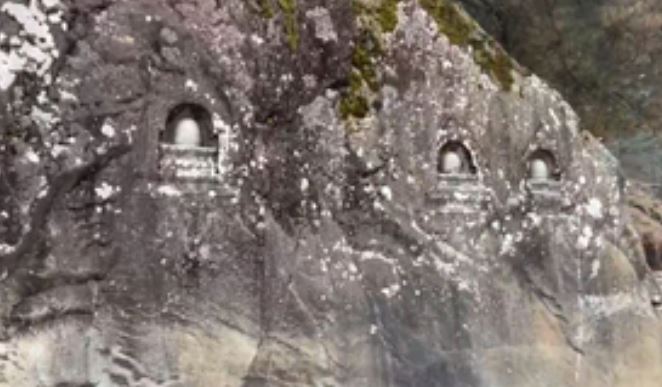 Jammu and Kashmir: Carvings of Gods and Goddesses found in Heer Pora forest of Shopian Jammu and Kashmir: Carvings of Gods and Goddesses found in Heer Pora forest of Shopian