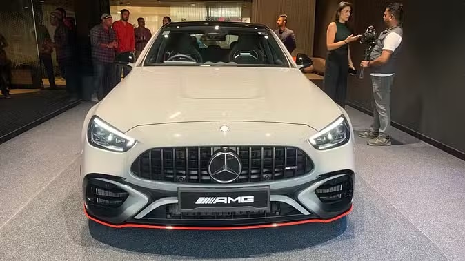 मर्सिडीज AMG C 63 S E परफॉरमेंस मर्सिडीज AMG C 63 S E परफॉरमेंस