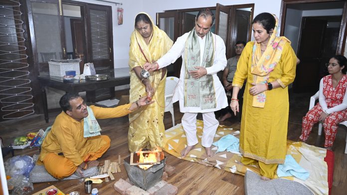 BJP state president Madan Rathod entered his new residence in Delhi. BJP state president Madan Rathod entered his new residence in Delhi.