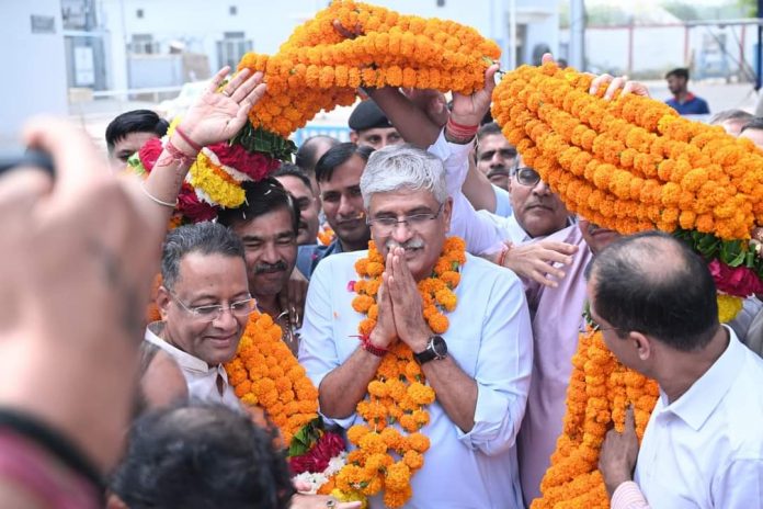 केंद्रीय संस्कृति एवं पर्यटन मंत्री गजेंद्र सिंह शेखावत केंद्रीय संस्कृति एवं पर्यटन मंत्री गजेंद्र सिंह शेखावत