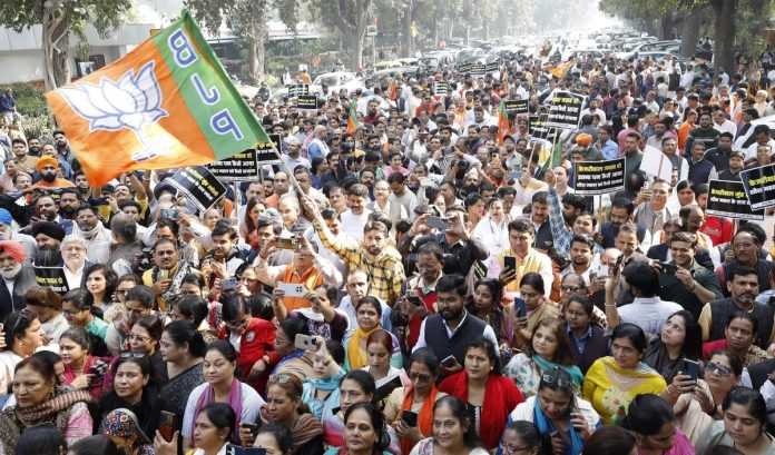 Sheesh Mahal controversy heated up again in Delhi, Sheesh Mahal controversy heated up again in Delhi,