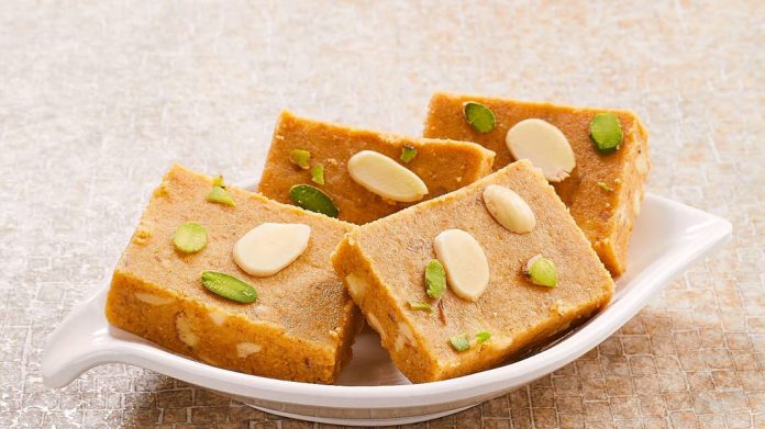 मूंगफली की बर्फी मूंगफली की बर्फी