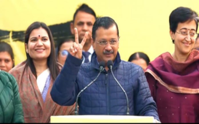 Kejriwal made a big announcement for women Kejriwal made a big announcement for women