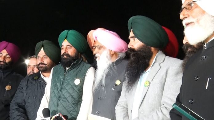 Farmer leaders met Punjab Governor Gulabchand Kataria Farmer leaders met Punjab Governor Gulabchand Kataria
