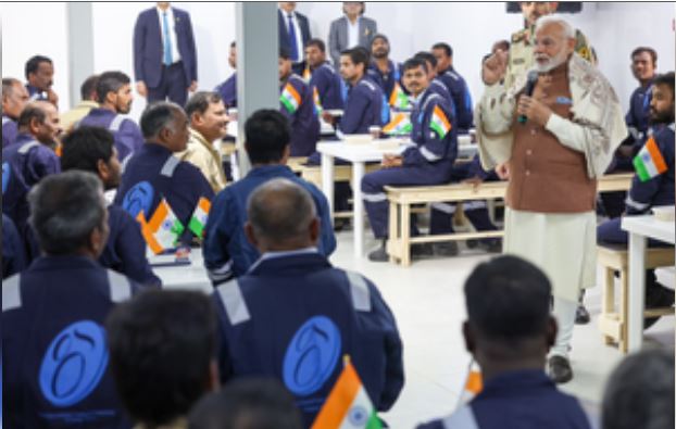 'Your love has drawn me here', PM Modi said to Indian workers in Kuwait 'Your love has drawn me here', PM Modi said to Indian workers in Kuwait