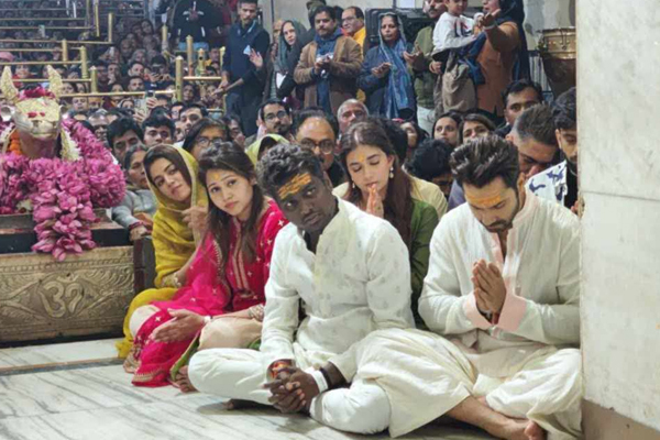 The team reached Mahakal's court for the success of Baby John. The team reached Mahakal's court for the success of Baby John.