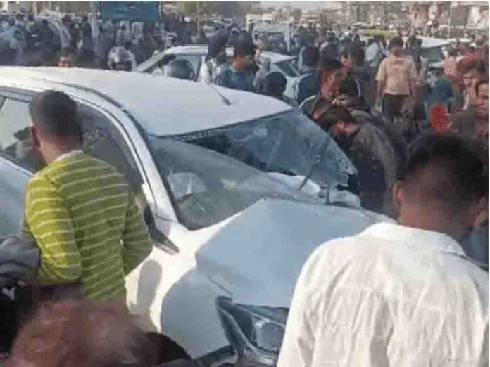 Car of Chief Minister Sharma's convoy overturns, three policemen injured Car of Chief Minister Sharma's convoy overturns, three policemen injured