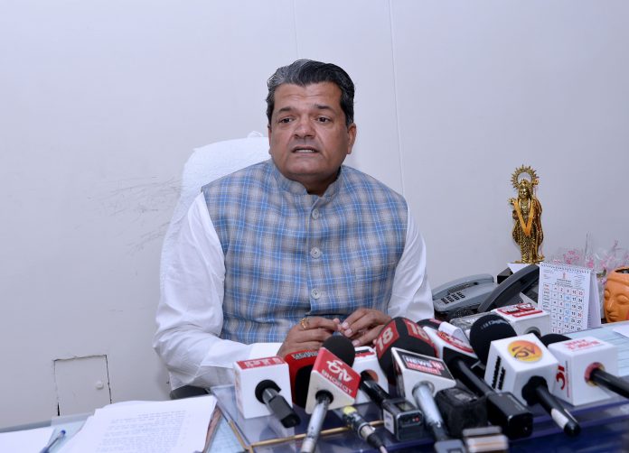 खाद्य एवं नागरिक आपूर्ति मंत्री सुमित गोदारा खाद्य एवं नागरिक आपूर्ति मंत्री सुमित गोदारा