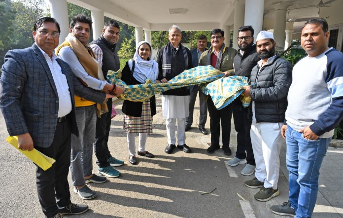 Former CM Ashok Gehlot's chadar presented on the 813th Urs of Khwaja Garib Nawaz, message of brotherhood Former CM Ashok Gehlot's chadar presented on the 813th Urs of Khwaja Garib Nawaz, message of brotherhood