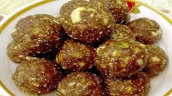 सोंठ के लड्डू सोंठ के लड्डू