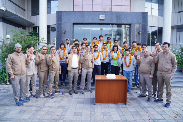 नेशनल व इंटरनेशनल नेशनल व इंटरनेशनल