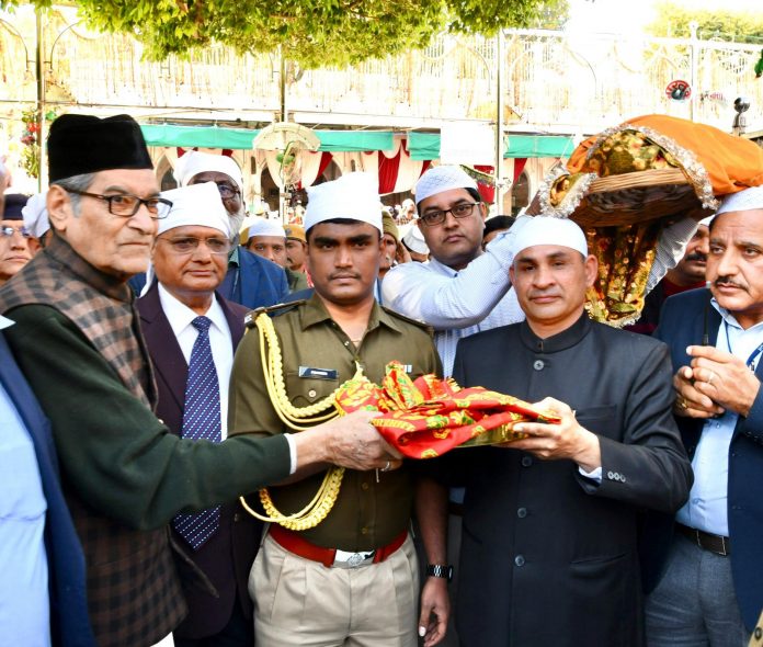 On behalf of Governor Haribhau Bagde, a chadar was presented at the Dargah of Khwaja Saheb in Ajmer. On behalf of Governor Haribhau Bagde, a chadar was presented at the Dargah of Khwaja Saheb in Ajmer.