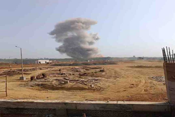 Massive explosion in ordinance factory in Bhandara, 5 people died; Rescue team on the spot Massive explosion in ordinance factory in Bhandara, 5 people died; Rescue team on the spot