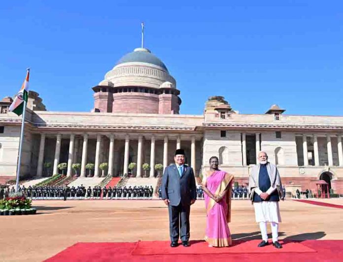 Subianto welcomed at Rashtrapati Bhavan, expressed commitment for close cooperation between India and Indonesia Subianto welcomed at Rashtrapati Bhavan, expressed commitment for close cooperation between India and Indonesia