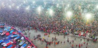 Crowd of faith and enthusiasm seen in the very first bath, devotees were mesmerized after seeing the divinity of Mahakumbh.