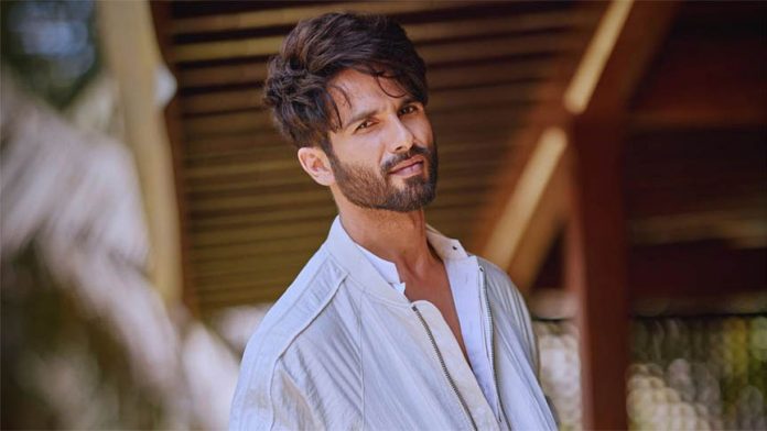 Shahid's film 'Arjun Ustara' is full of action, the story of a gangster of the 90s. Shahid's film 'Arjun Ustara' is full of action, the story of a gangster of the 90s.