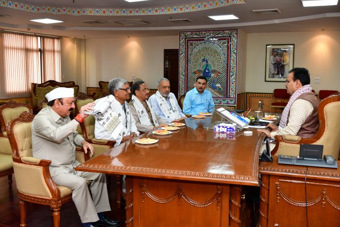 मुख्यमंत्री से मिले संसदीय राजभाषा की उप समिति के सदस्य व सांसद मुख्यमंत्री से मिले संसदीय राजभाषा की उप समिति के सदस्य व सांसद