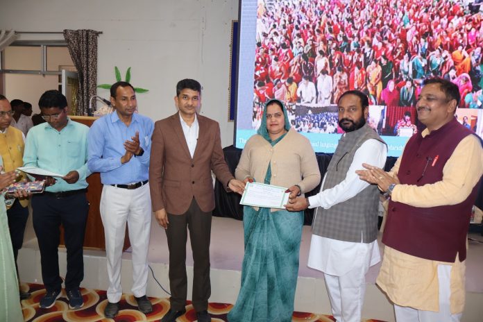 जिला स्तरीय किसान सम्मान समारोह कार्यक्रम जिला स्तरीय किसान सम्मान समारोह कार्यक्रम