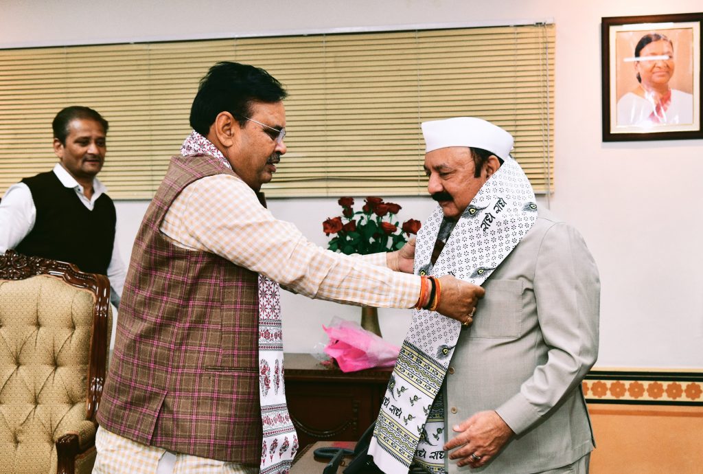 मुख्यमंत्री से मिले संसदीय राजभाषा की उप समिति के सदस्य व सांसद