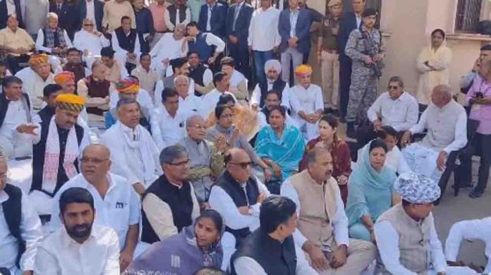 Congress boycotted the remaining session, PCC Chief said - Dotasara is a carrot and radish which will be plucked and eaten. Congress boycotted the remaining session, PCC Chief said - Dotasara is a carrot and radish which will be plucked and eaten.