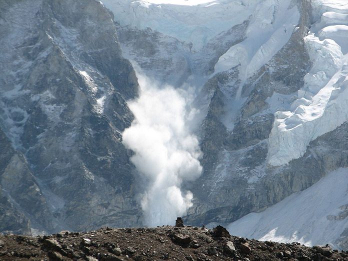 उत्तराखंड के चमोली में बड़ा हादसा उत्तराखंड के चमोली में बड़ा हादसा