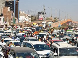 Traffic system collapsed in Prayagraj Mahakumbh