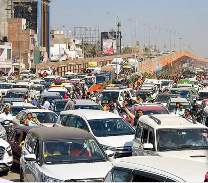Traffic system collapsed in Prayagraj Mahakumbh Traffic system collapsed in Prayagraj Mahakumbh