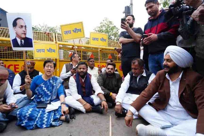 AAP MLAs' protest continues outside the gate of Delhi Assembly, accusing BJP of dictatorship