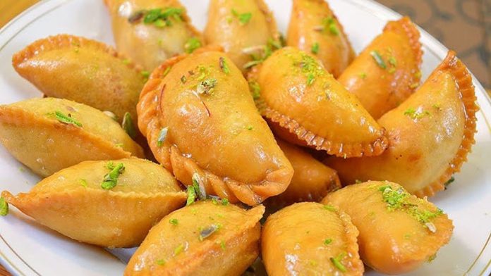 टेस्टी गुजिया टेस्टी गुजिया