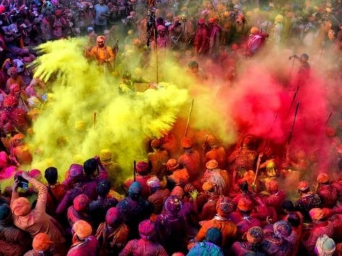 देशभर में होली का जश्न देशभर में होली का जश्न