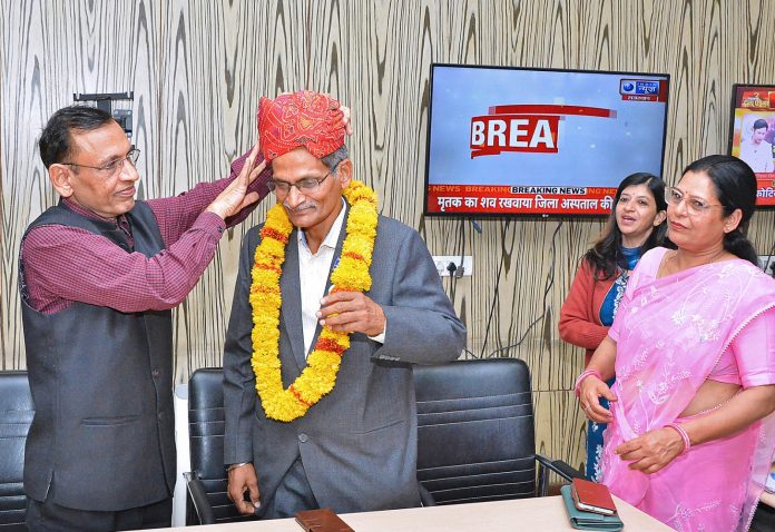 1सूचना एवं जनसंपर्क विभाग के संयुक्त निदेशक मोतीलाल वर्मा सूचना एवं जनसंपर्क विभाग के संयुक्त निदेशक मोतीलाल वर्मा
