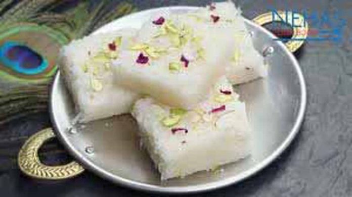 नारियल की बर्फी