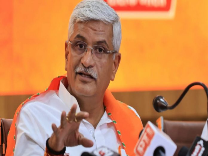 केंद्रीय संस्कृति एवं पर्यटन मंत्री गजेंद्र सिंह शेखावत केंद्रीय संस्कृति एवं पर्यटन मंत्री गजेंद्र सिंह शेखावत
