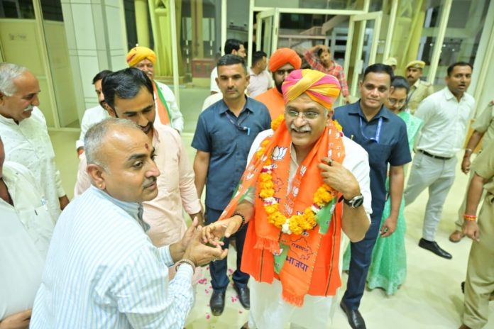 केंद्रीय संस्कृति एवं पर्यटन मंत्री गजेंद्र सिंह शेखावत केंद्रीय संस्कृति एवं पर्यटन मंत्री गजेंद्र सिंह शेखावत