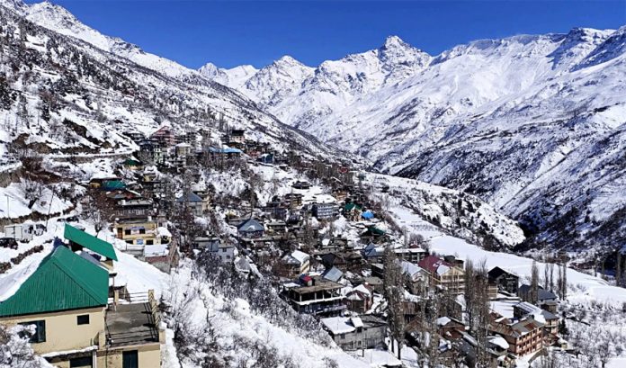Fresh snowfall in Kashmir valley, snow fell in plains too Fresh snowfall in Kashmir valley, snow fell in plains too
