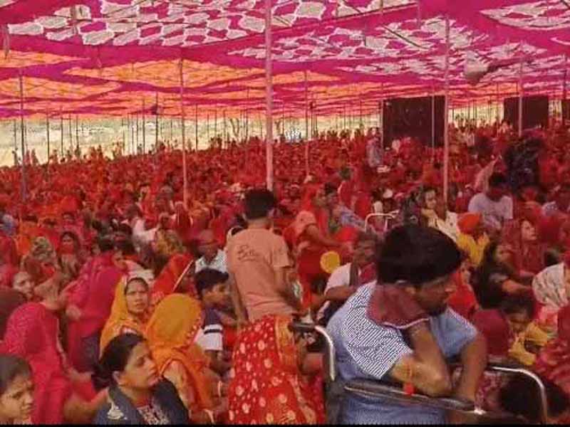 चूरू में प्रदीप मिश्रा की कथा में पांडाल गिरा