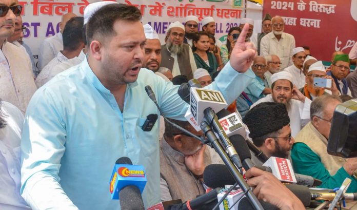 आरजेडी नेता तेजस्वी यादव आरजेडी नेता तेजस्वी यादव
