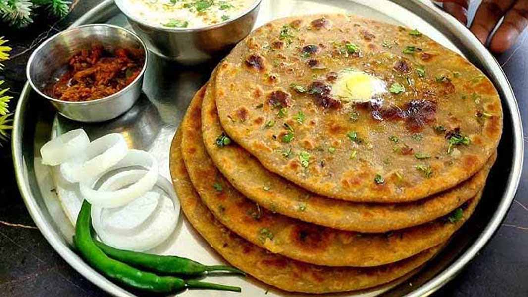 आलू-प्याज पराठा
