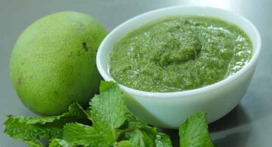आम-पुदीने की चटनी आम-पुदीने की चटनी