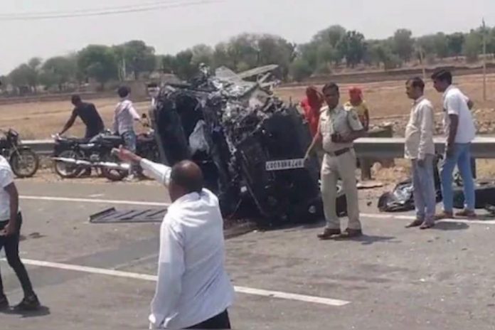 भीषण सड़क हादसा भीषण सड़क हादसा