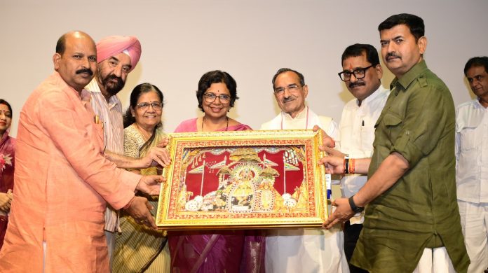 राष्ट्रीय महिला आयोग की अध्यक्ष विजया राहटकर राष्ट्रीय महिला आयोग की अध्यक्ष विजया राहटकर