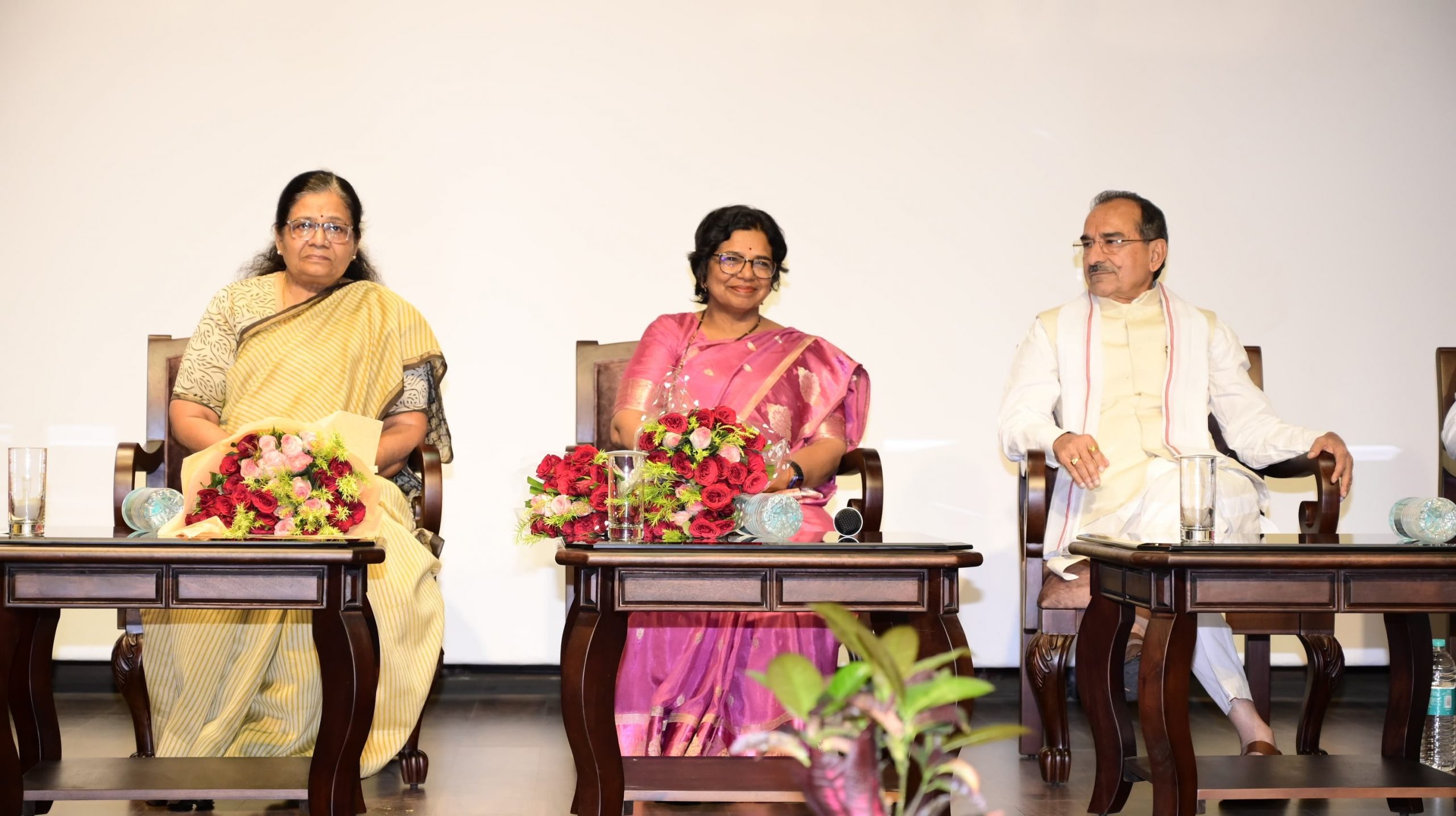 राष्ट्रीय महिला आयोग की अध्यक्ष विजया राहटकर