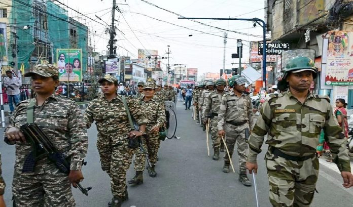 पुलिसकर्मी तैनात