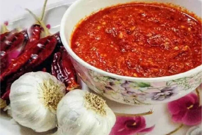 लहसुन की चटनी लहसुन की चटनी