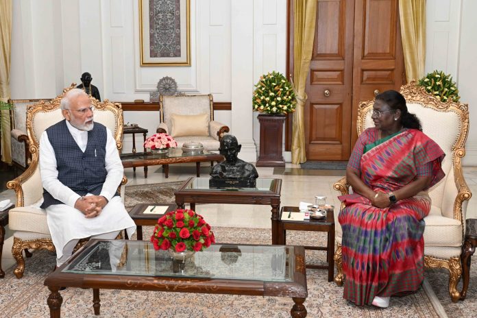 पीएम मोदी पीएम मोदी