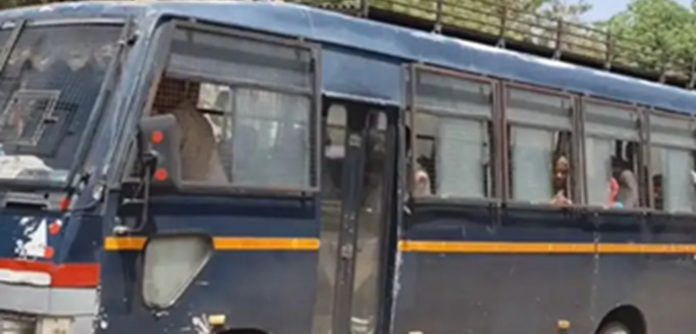 बांग्लादेशियों पर वार बांग्लादेशियों पर वार